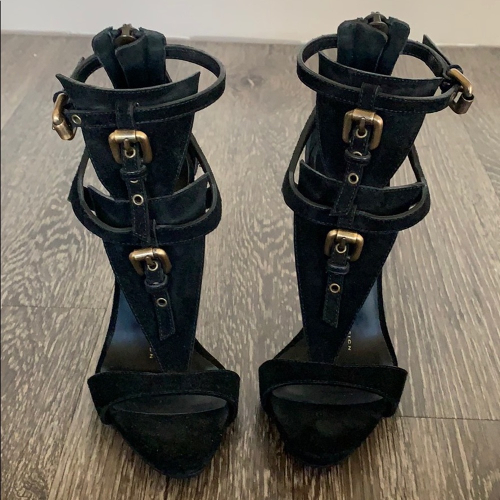 Giuseppe Zanotti T-Strap Black Buckle Sandal